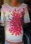 КРАСИВА блуза в пъстро райе и с щампа червено цвете с червени камъчета по нея, снимка 1 - Тениски - 45389451
