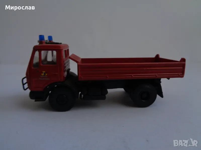 HERPA H0 1/87 MERCEDES ПОЖАРНА МОДЕЛ ИГРАЧКА КАМИОН, снимка 1