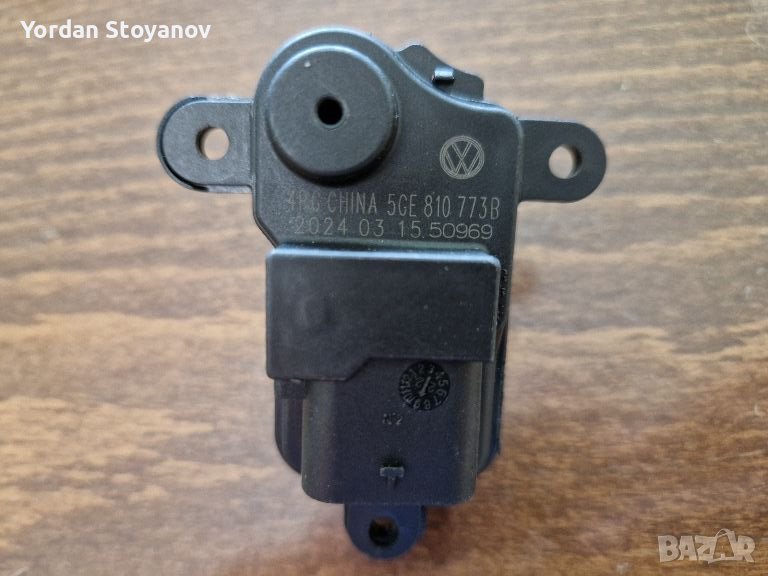 Fuel tank door lock motor actuator control unit 5GE810773B, снимка 1