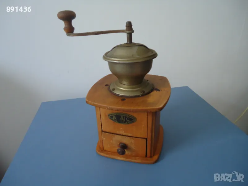 Стара ретро дървена мелница за кафе, снимка 1