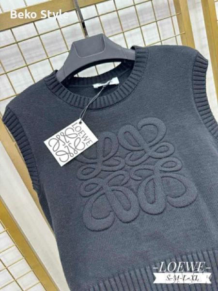 Дамски елек Loewe финно плетиво, снимка 1