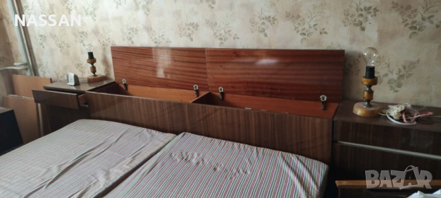 ПОДАРЯВАМ спалня, 2ракли, 2нощни шкафчета, гардероб, тоалетка с огледало, табуретка,2 матрака, снимка 6 - Спални и легла - 51042401