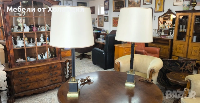 Двойка големи метални лампи