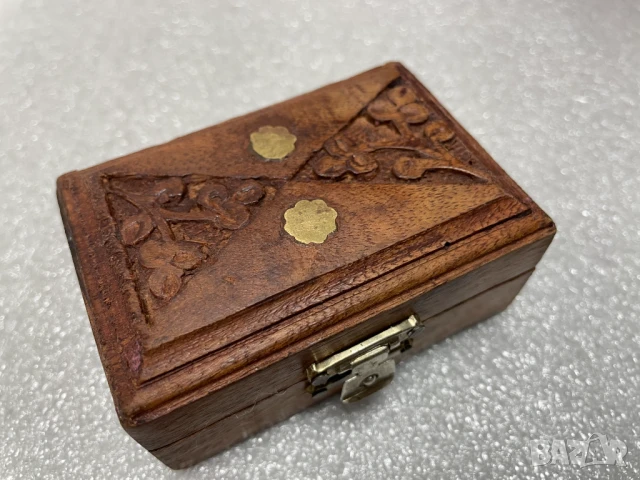 Малка стара Гравирана дървена Кутия за бижута, снимка 4 - Декорация за дома - 51130804