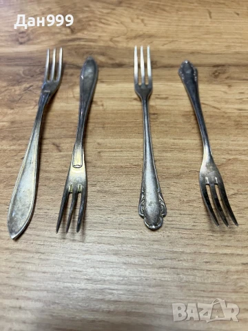 Четири стари посребрени вилички, снимка 2 - Антикварни и старинни предмети - 51357180