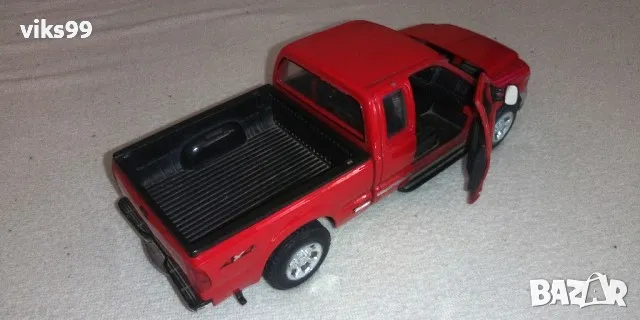 Ford F-350 Super Duty Pick Up 1:24 (Red) Welly 22081 , снимка 6 - Колекции - 36458868