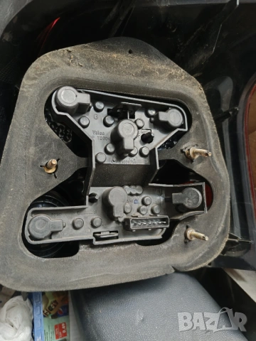 Заден стоп тойота авенсис, снимка 2 - Части - 53702802