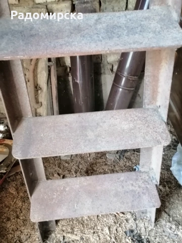 Масивна желязна стълба