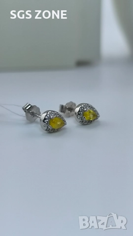 Сребърни обеци с необичаен жълт сапфир.