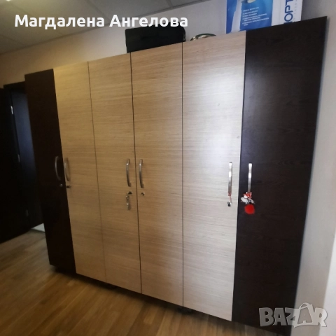 Дървен шкаф