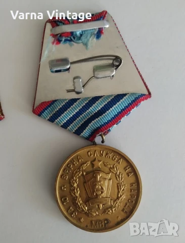 Два медала За 10 и 15 години вярна служба на народа МВР., снимка 10 - Антикварни и старинни предмети - 51103446