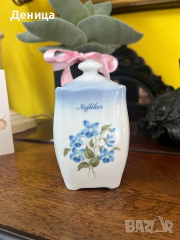 Малко теменужено бурканче  Височина-11 см има си и гумирано уплътнение , снимка 2 - Кутии за храна - 51783039