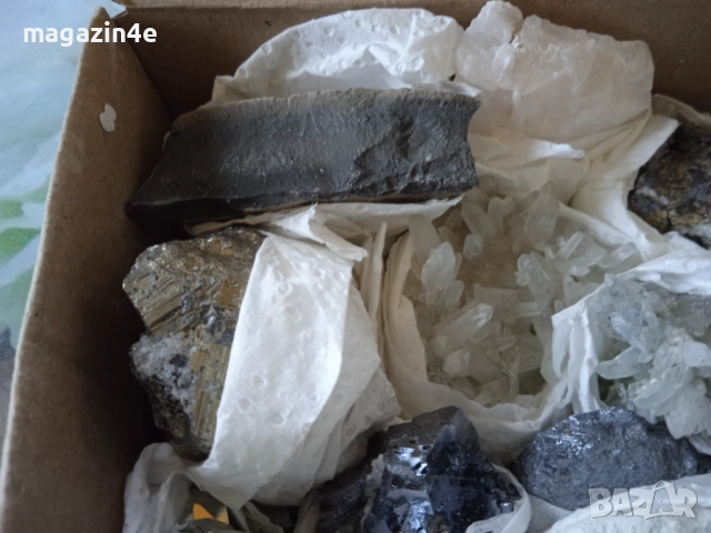 Sale, Кутия с минерали от България,естествени кристали и камъни, за колекционери геолози любители, , снимка 5 - Колекции - 51854669