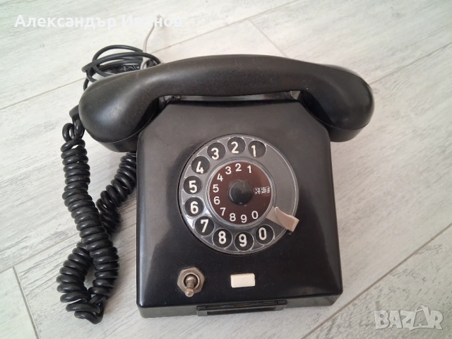 Стар,бакелитов,германски телефон RFT