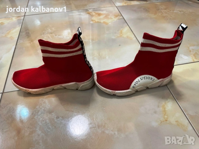 Подарявам - дамски червени спортни боти или кецове номер - 37 стелка - 24см., снимка 2 - Кецове - 53806453