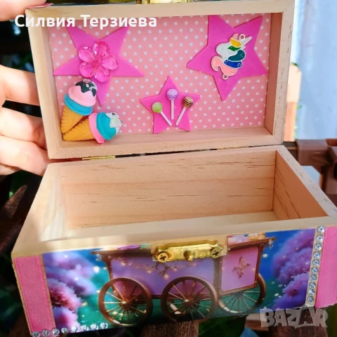 Ръчно изработена дървена кутия "Charming enchanted Candy shop", снимка 3 - Декорация за дома - 50578582