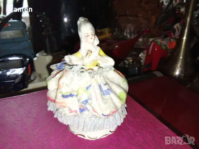 Порцеланова кукла с рокля, снимка 1