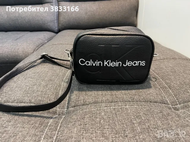 Дамска чанта Calvin Klein , снимка 1 - Чанти - 47518114