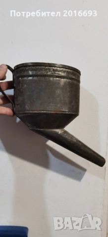 Фуния с цедка за гориво.