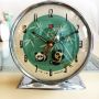 Часовник будилник анимиран Китайски работещ, снимка 1 - Антикварни и старинни предмети - 45623945