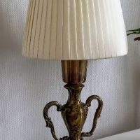 Малка настолна лампа , снимка 1 - Настолни лампи - 45630685