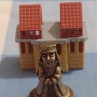 Метална фигура играчка KINDER SURPRISE Кралица с Кралство за КОЛЕКЦИОНЕРИ 23361, снимка 1 - Колекции - 45467432