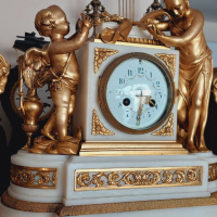 Френски каминен бронзов часовник+бронзови вази/материал-позлатен бронз,мрамор/, снимка 4 - Стенни часовници - 45074322