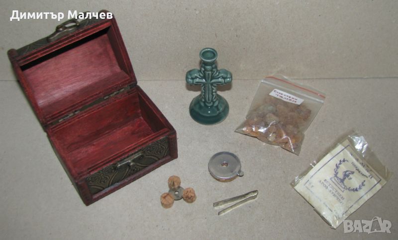 Кутийка с кръстове, свещник, тамян, поплавъци за фитилчета, снимка 1