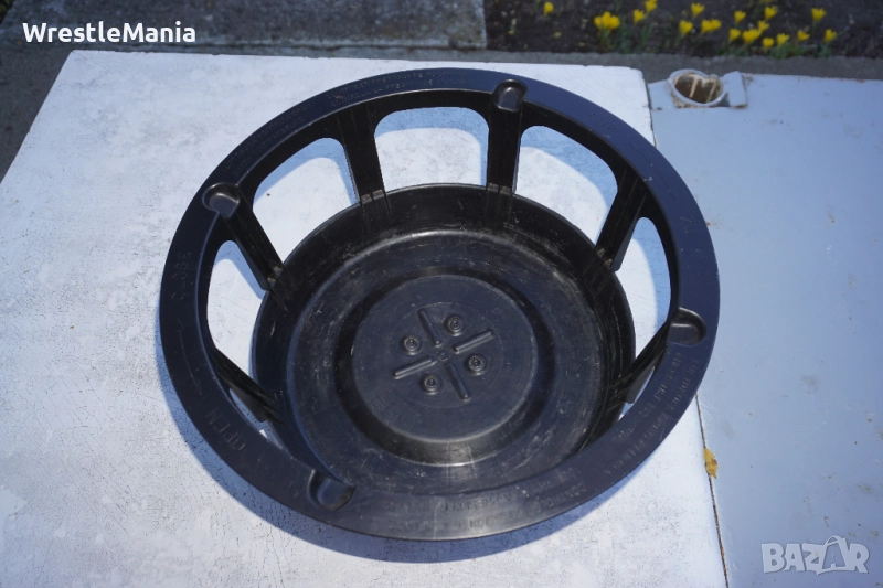 Оригинален Пластмасов Държач/Капак за Резервна Гума за Mercedes W220, снимка 1