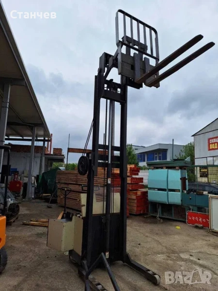 Електрокар Стакер-високоповдигач разтегателен с наклон Crown 30WRTL с зарядно, снимка 1