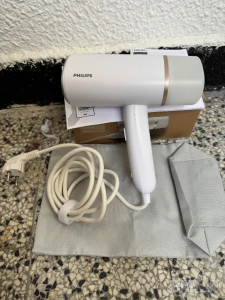 Ръчна Ютия/Парогенератор - Philips 3000 Series Handheld Steamer, Уред за Вертикално Гладене с Пара!, снимка 1