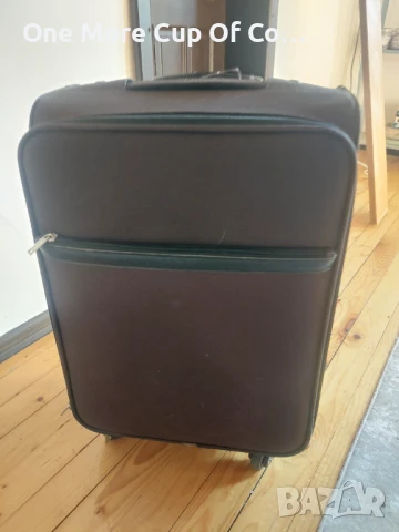 Куфар с количка в добро състояние 