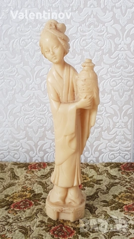 Старинна статуетка от резин 