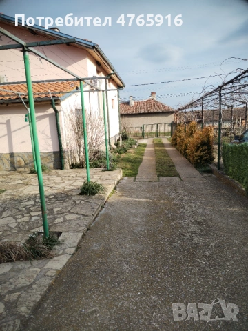 Продава се къща 150кв в село конаре къщата се състои от 10 стаи 2 бани двор 700квадрата , снимка 4 - Къщи - 53841999