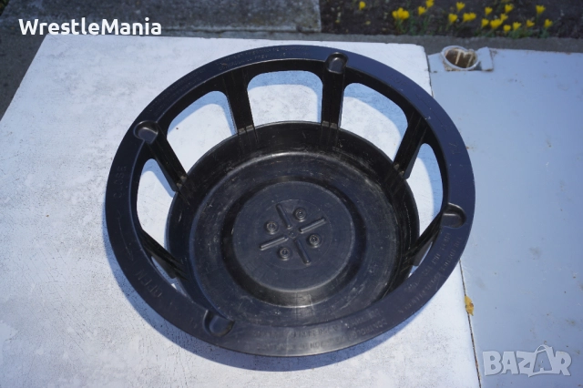 Оригинален Пластмасов Държач/Капак за Резервна Гума за Mercedes W220