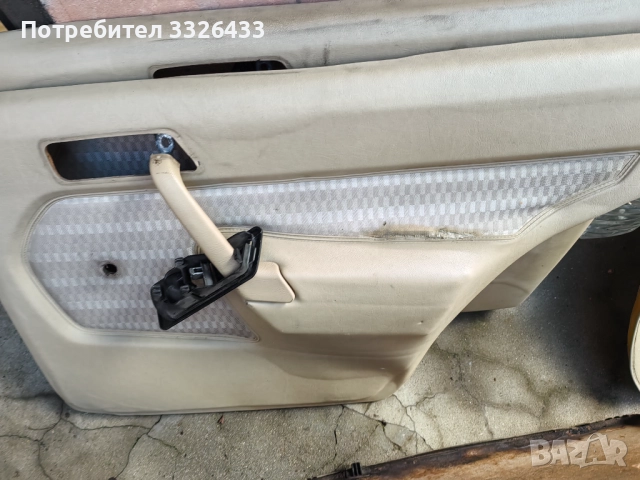 Светло бежов интериор от Мерцедес 190 , снимка 9 - Автомобили и джипове - 52376308