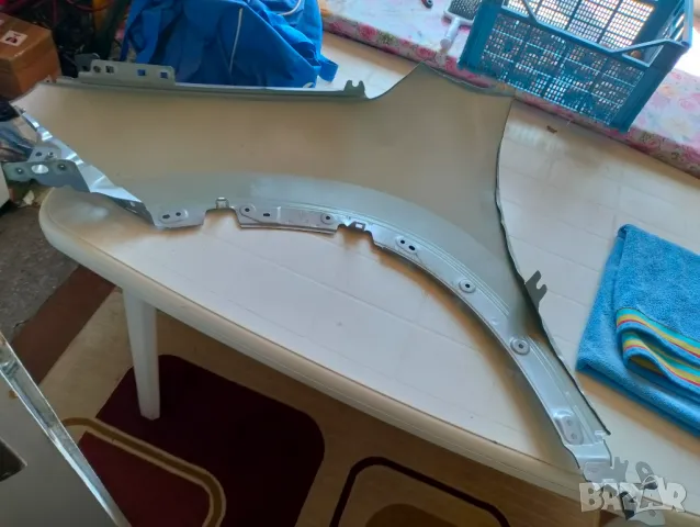 Преден ляв калник Ситроен ц5 Еъркрос 2024г със забележка!