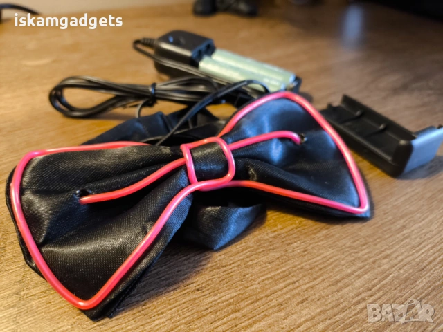 Светещи LED очила, папионки и вратовръзки за партита и рожденни дни