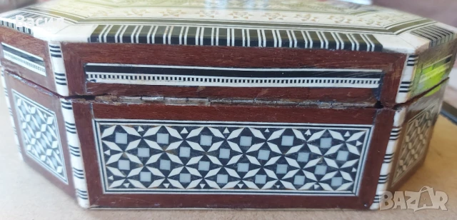 Стара дървена кутия за бижута седеф Интарзия, снимка 4 - Антикварни и старинни предмети - 50903321