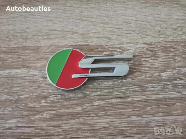 сребриста емблема Jaguar S