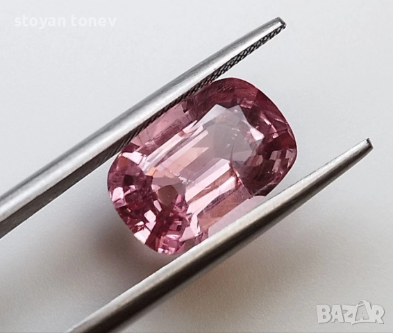 Стилен шпинел в изискан Падпараджа цвят 3.68кт.! Нов! 