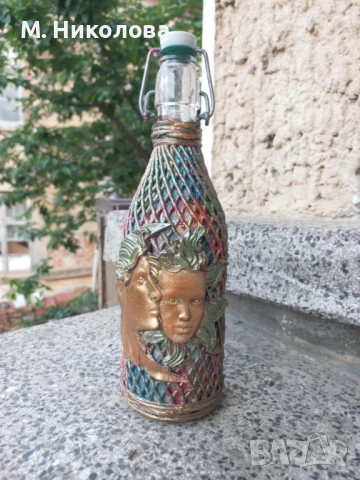 Ръчно декорирана бутилка за домашен алкохол 