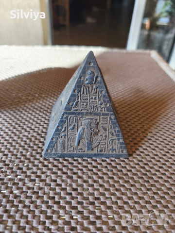 Статуетка Египетска пирамида, снимка 2 - Антикварни и старинни предмети - 52594447