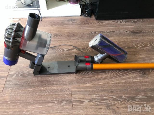 Безжична прахосмукачка Dyson V8, снимка 14 - Прахосмукачки - 54128418