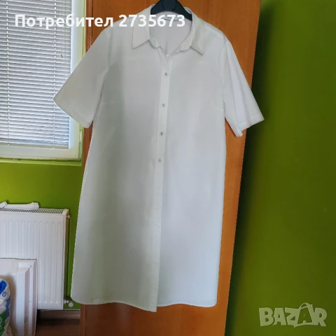 Дамска рокля тип риза. Почти е носена, запазена, няма забележки. 