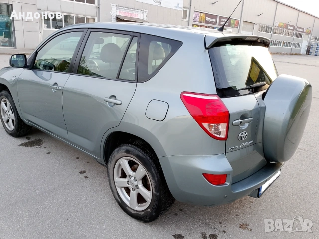 Тойота Рав 4 2.2 D4D, снимка 4 - Автомобили и джипове - 54186441