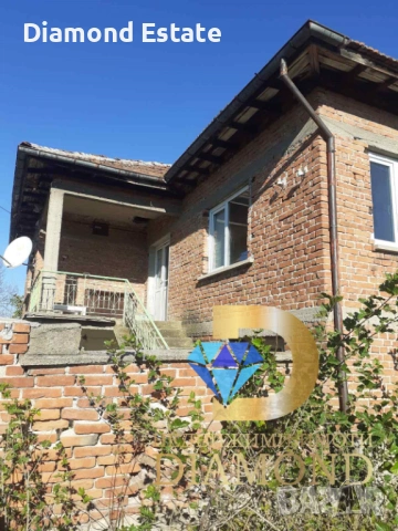 Двуетажна къща в село Медникарово обл. Стара Загора, снимка 4 - Къщи - 47716964