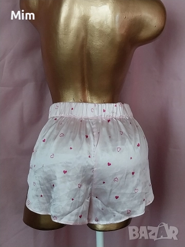 М/L Сатенени розови шорти с червени сърца, снимка 4 - Къси панталони и бермуди - 52658318