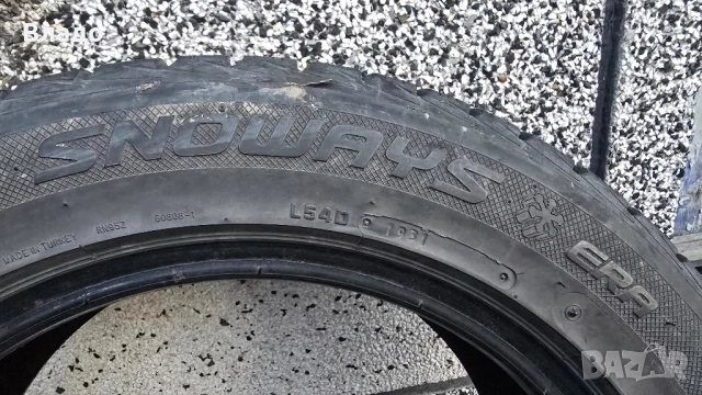Зимни гуми 215-55-16, снимка 3 - Гуми и джанти - 52428380