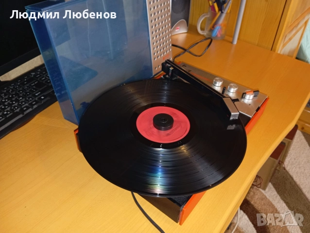 Малък преносим Грамофон Unitra WG 400 с вграден усилвател и говорител , снимка 4 - Грамофони - 54158406